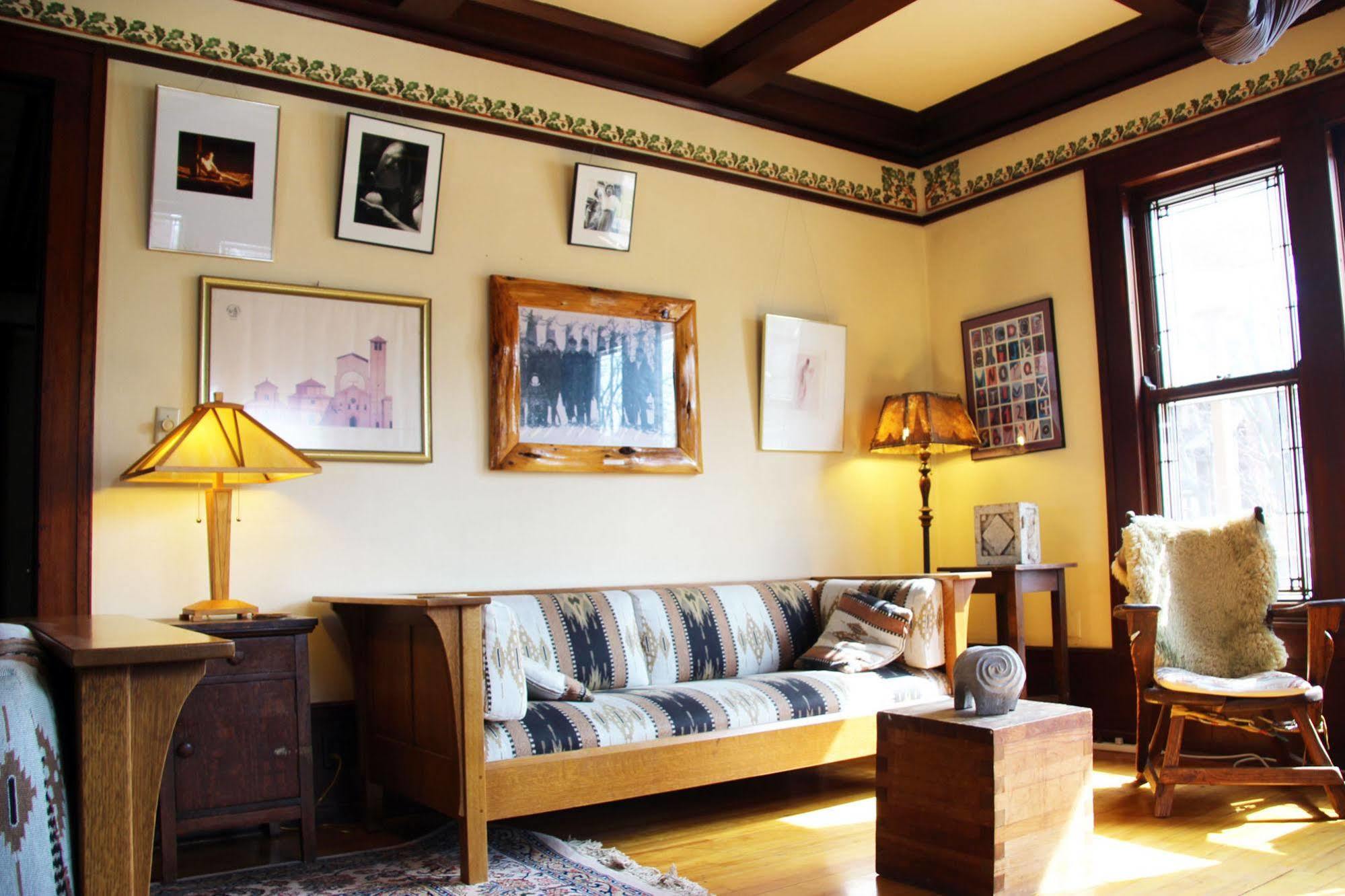 Mendota House (adults Only) 3*